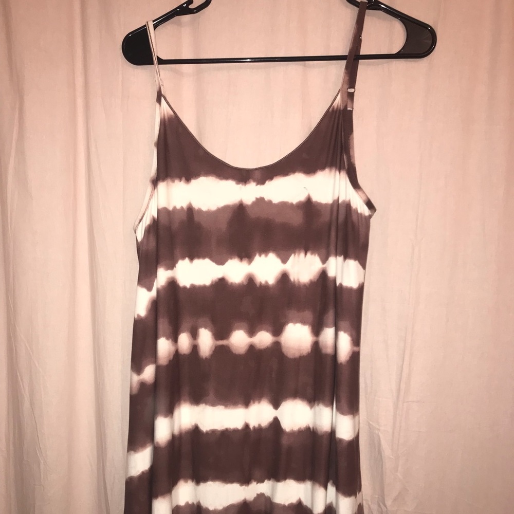 Audrey 3+1 Maroon and White tie dye dress